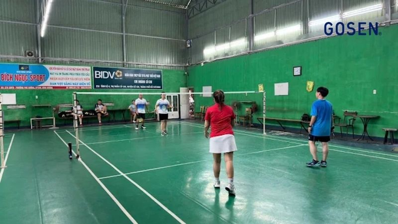 Sân cầu lông Khúc Thụy Du