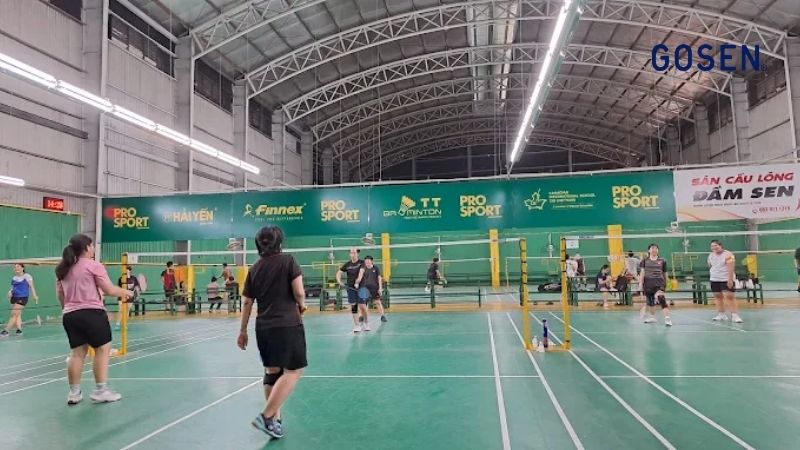 Sân cầu lông Đầm Sen