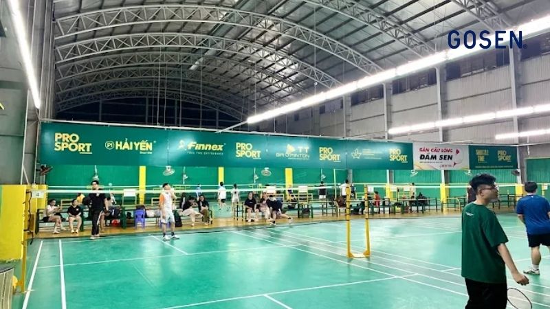 Sân cầu lông Đầm Sen